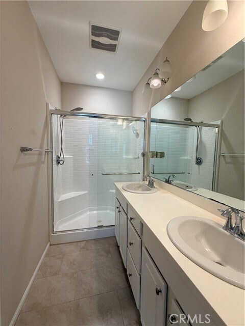 Building Photo - 422 W Rte 66