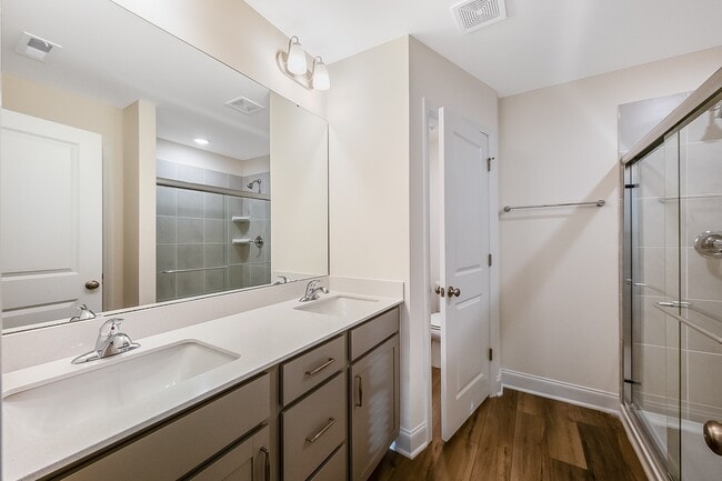 Building Photo - 3 Bedroom Townhome with Garage Angier