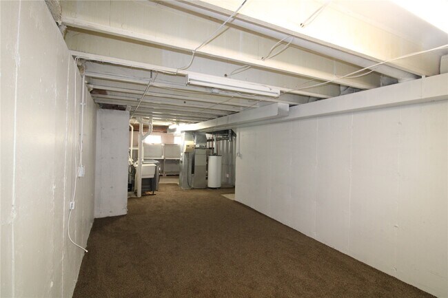 Building Photo - 912 Oakwood Farms Ln
