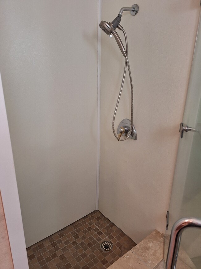 Building Photo - 1700 Makiki St