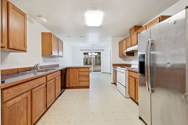 Building Photo - Move in Ready! 3 bed 2.5 bath duplex - Nor...