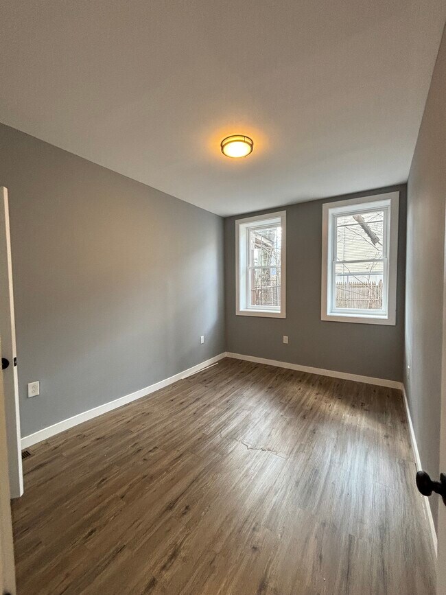 Building Photo - 812 Clinton Ave