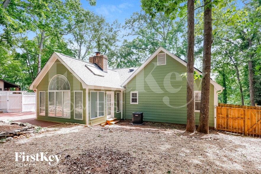 Building Photo - 7614 Robin Crest Rd