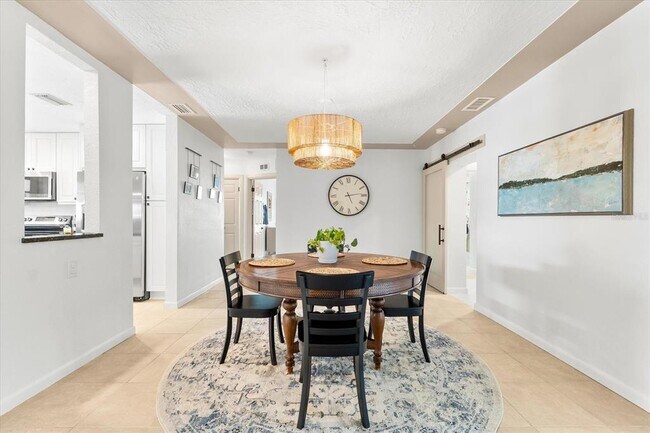 Building Photo - 8848 Sunlit Cove Dr NE