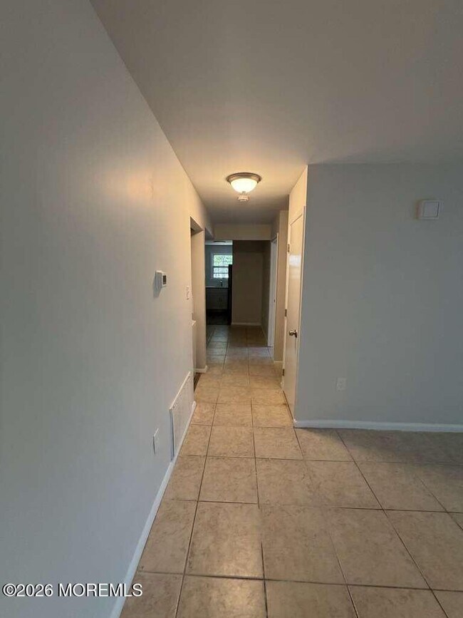 Building Photo - 8 Scotch Pine Dr
