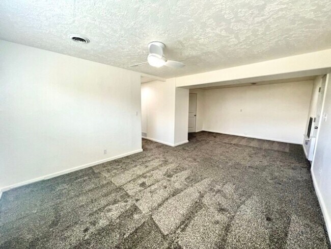 Building Photo - 4 Bedroom 2 Bath Home Boise North End