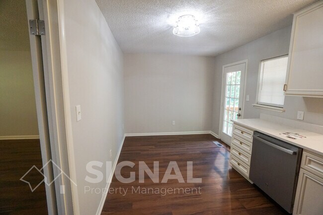 Building Photo - 105 Silverleaf Dr