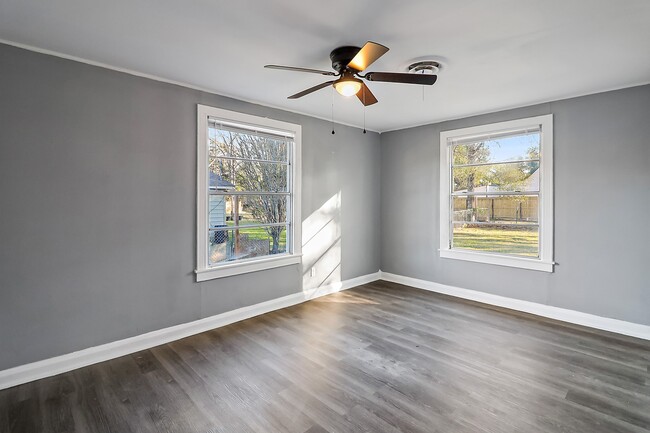 Building Photo - 506 Trinity St