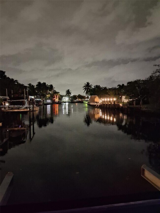 Building Photo - 371 SE 3rd St