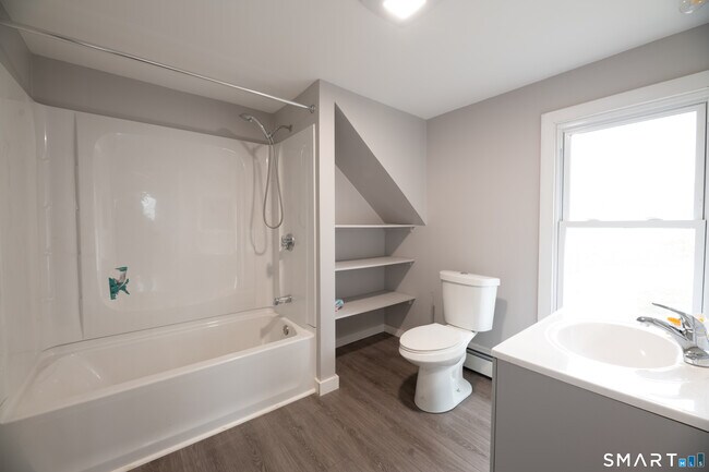 Building Photo - 25 Vera St