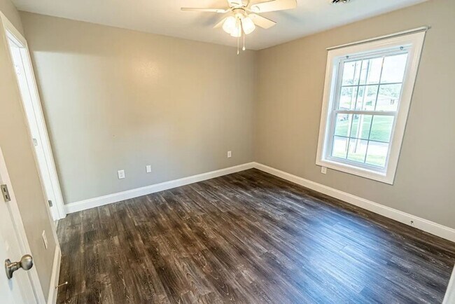 Building Photo - Eastern Eight- Bristol, VA- SFH