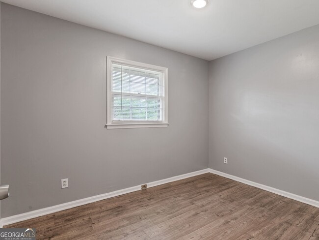 Building Photo - 836 Oakdale Dr