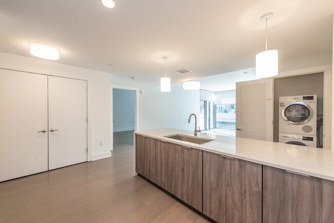 Building Photo - 9 Ave at Port Imperial