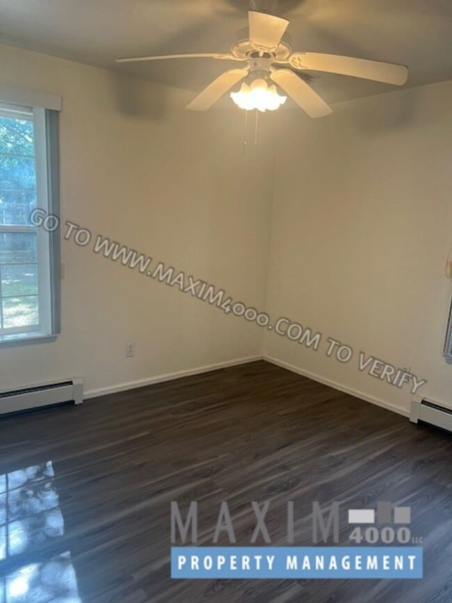 Building Photo - 401 E Mayfield Dr