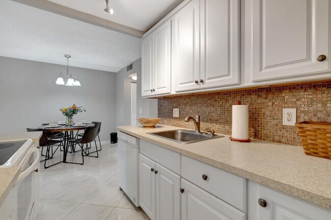 Building Photo - 3031 Cornwall B