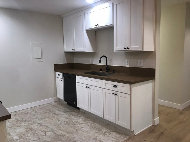 Luxury kitchen with quartz countertops and new cabinetry - 3414 Jasmine Ave