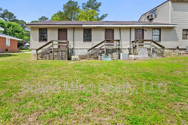 Building Photo - 903 Crawford St S