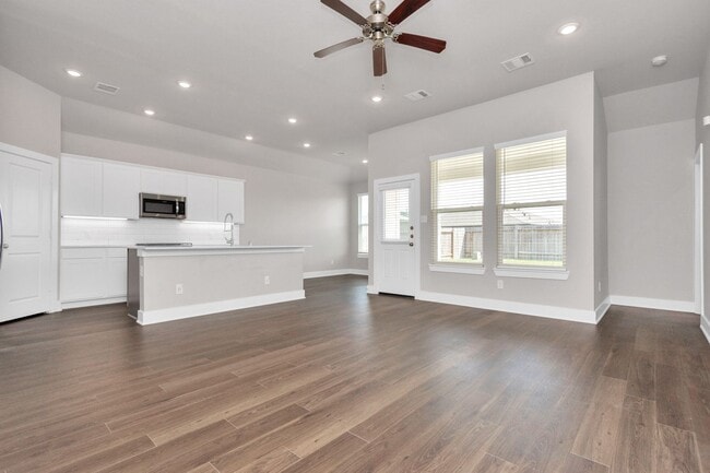 Building Photo - Sycamore