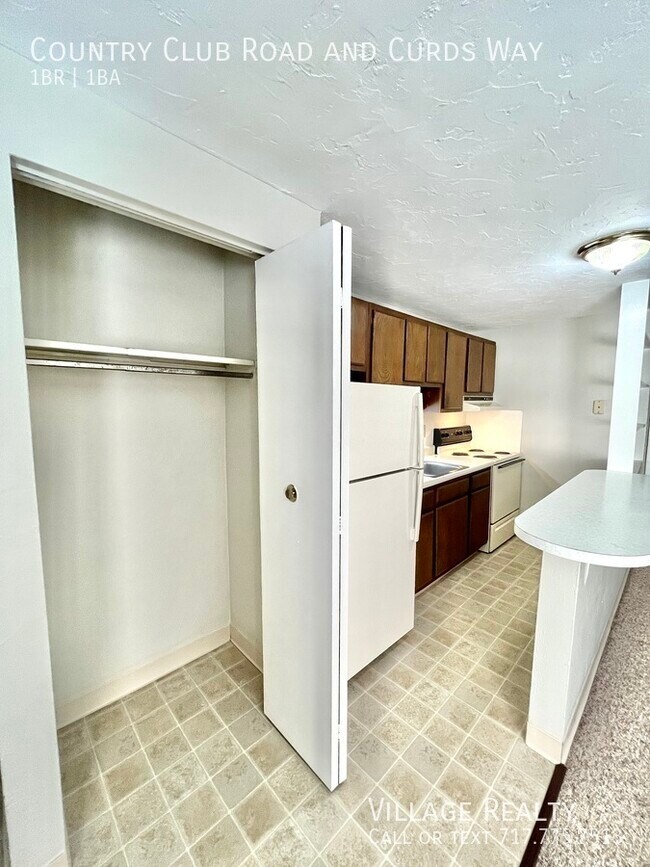 Building Photo - 613 Country Club Rd