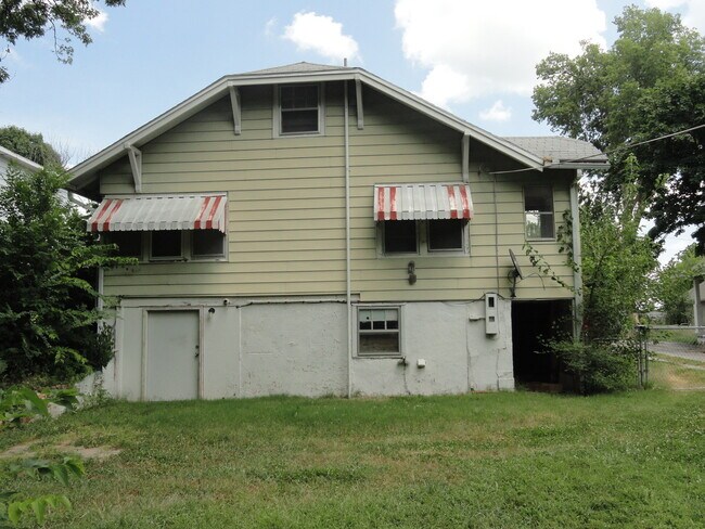 Building Photo - 1118 S Pope Ave