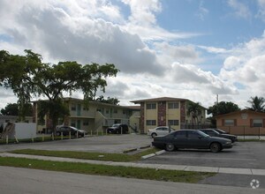 Building Photo - 2220 Madison St Hollywood, FL 33020