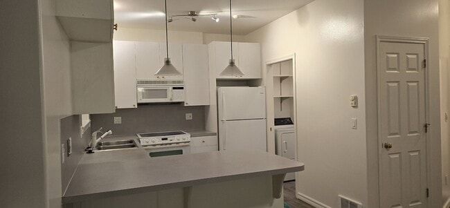 Building Photo - 5106 Green Lake Way N