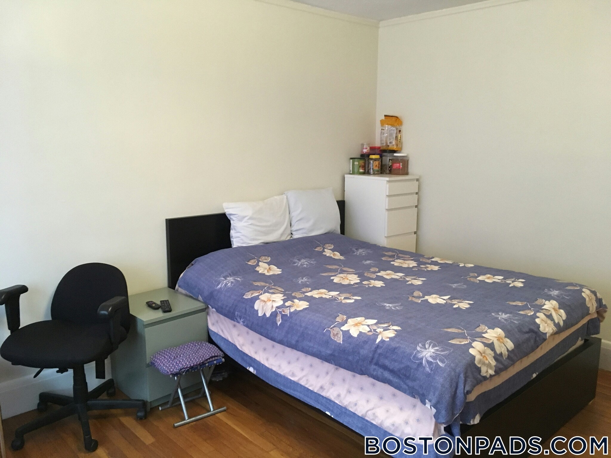 Building Photo - 349 Pleasant St