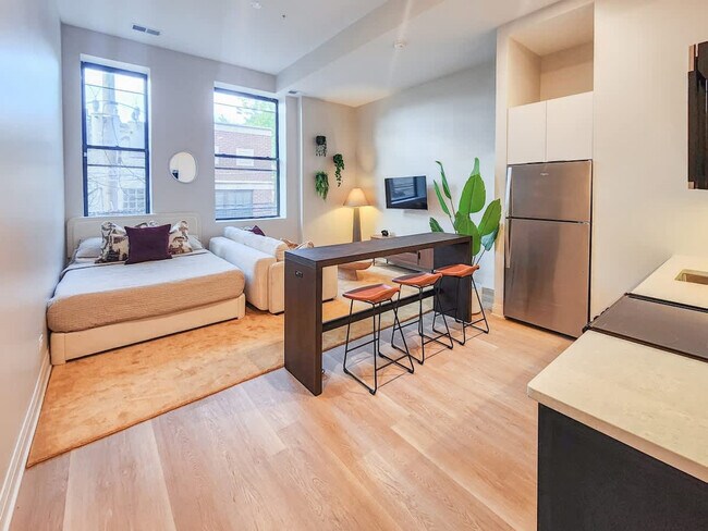 Building Photo - 1934 W North Ave