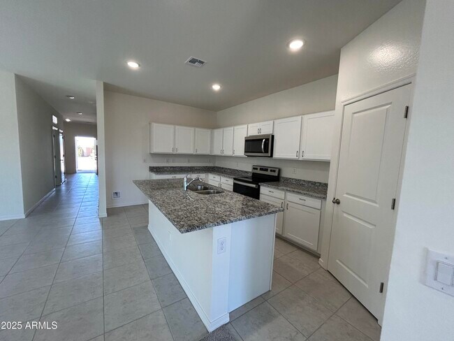 Building Photo - 18461 N Los Gabrieles Way