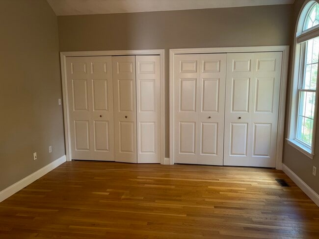 Building Photo - 13 Meadowbrook Rd