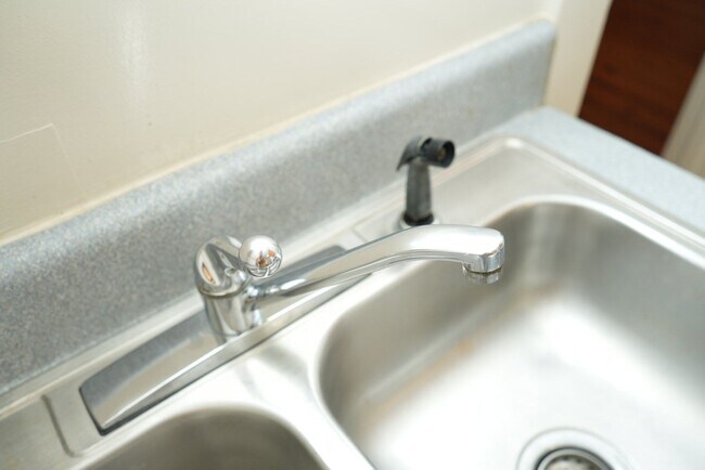 Building Photo - 109 Piedmont Ave N