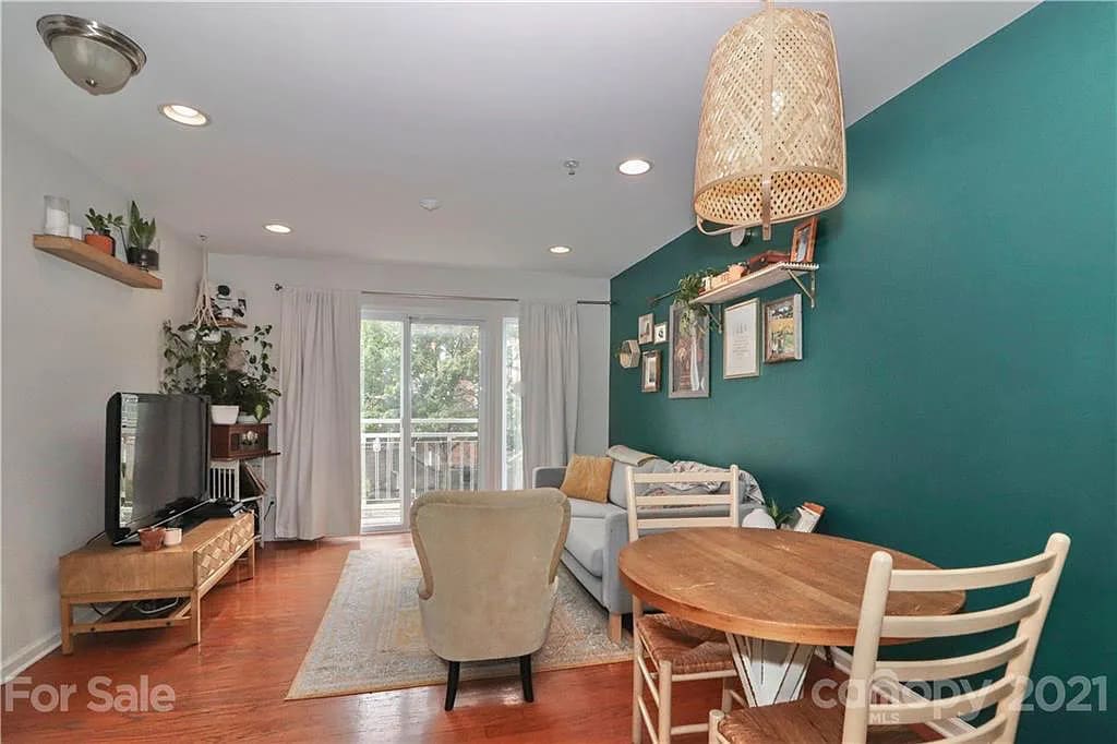 Building Photo - Room in Condo on Donatello Avenue