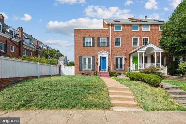 Building Photo - 915 Jefferson St