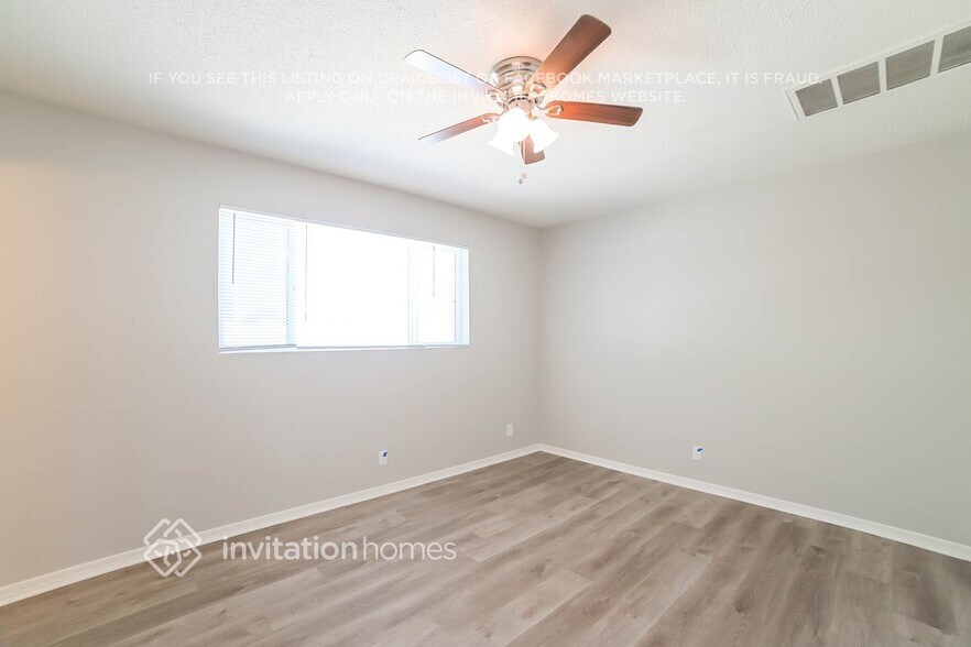 Building Photo - 3326 W Larkspur Dr