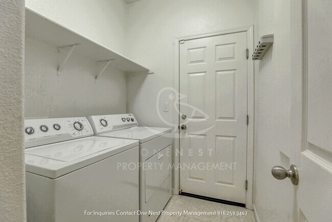 Building Photo - 3 bedroom, 2 bathroom Charming Plumas Lake...