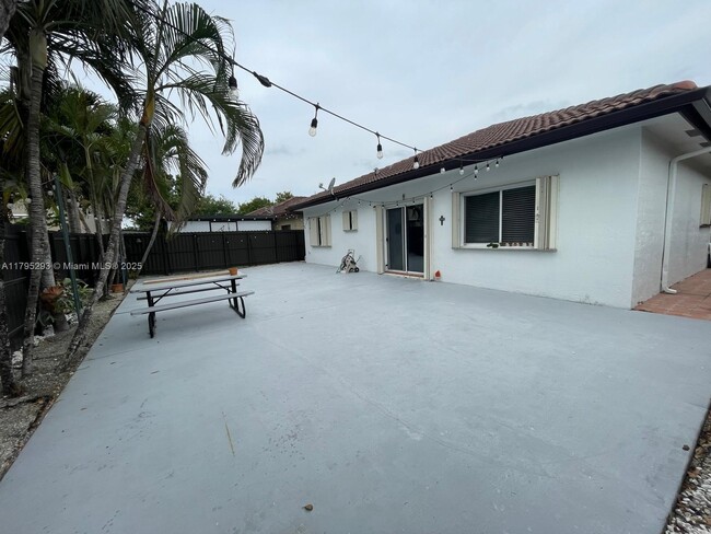 Building Photo - 15548 SW 19th Ln