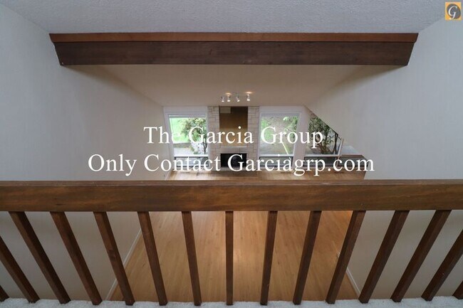 Building Photo - 10347 NW Alpenglow Way