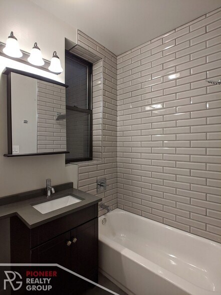 Building Photo - 454 W Barry Ave