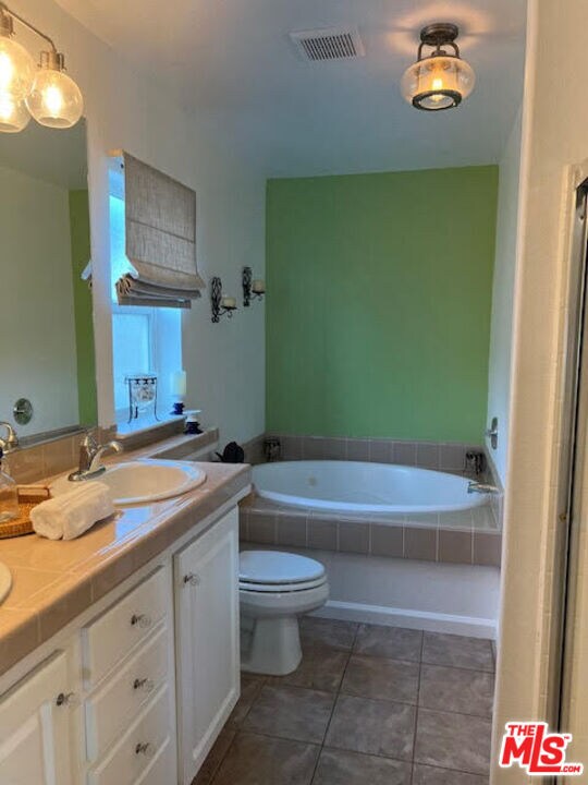 Building Photo - 182 Comanche