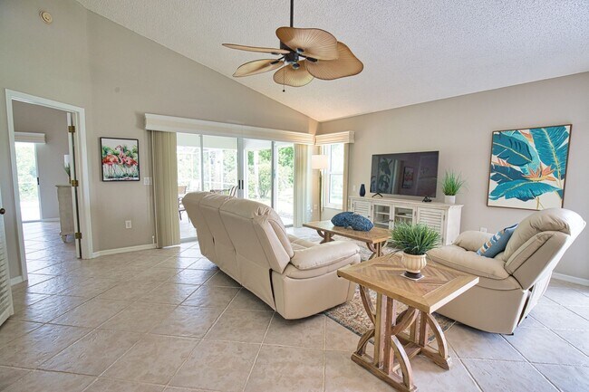 Building Photo - Seasonal Short-Term 2 Bed 2 Bath Heated Pool Villa with a Den in Harrington Lakes at Planation Go...