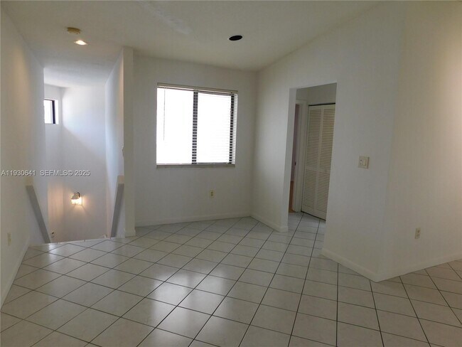 Building Photo - 9688 SW 138th Ave