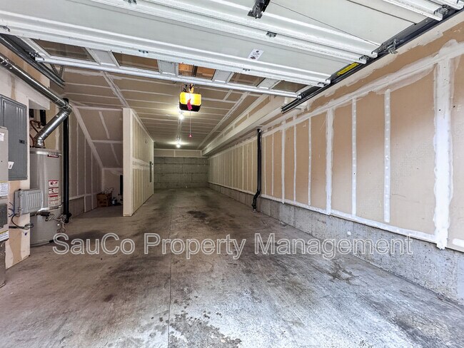 Building Photo - 1419 NE Lockheart Ln