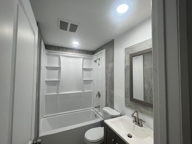 Building Photo - Carmen Ave - Fourplex