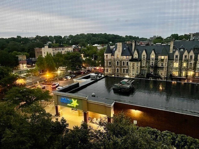 Building Photo - 1731 Beacon St