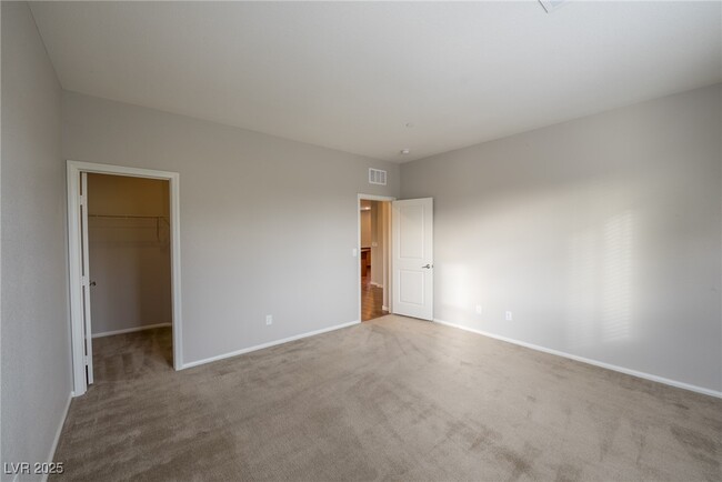 Building Photo - 3012 Camino Largo Ave