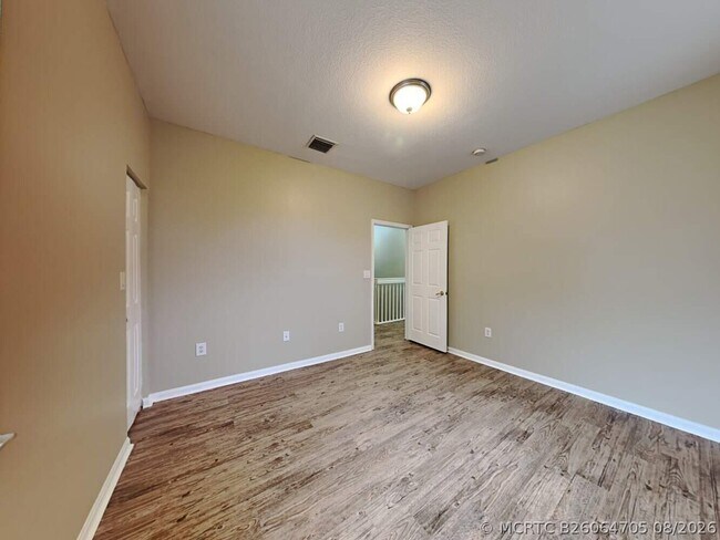Building Photo - 703 NW 170th Terrace