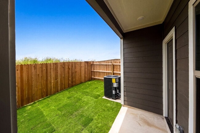 Building Photo - New Construction. Immediate Move In