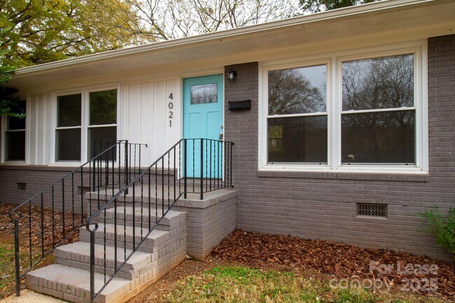 Building Photo - 4021 Crestridge Dr