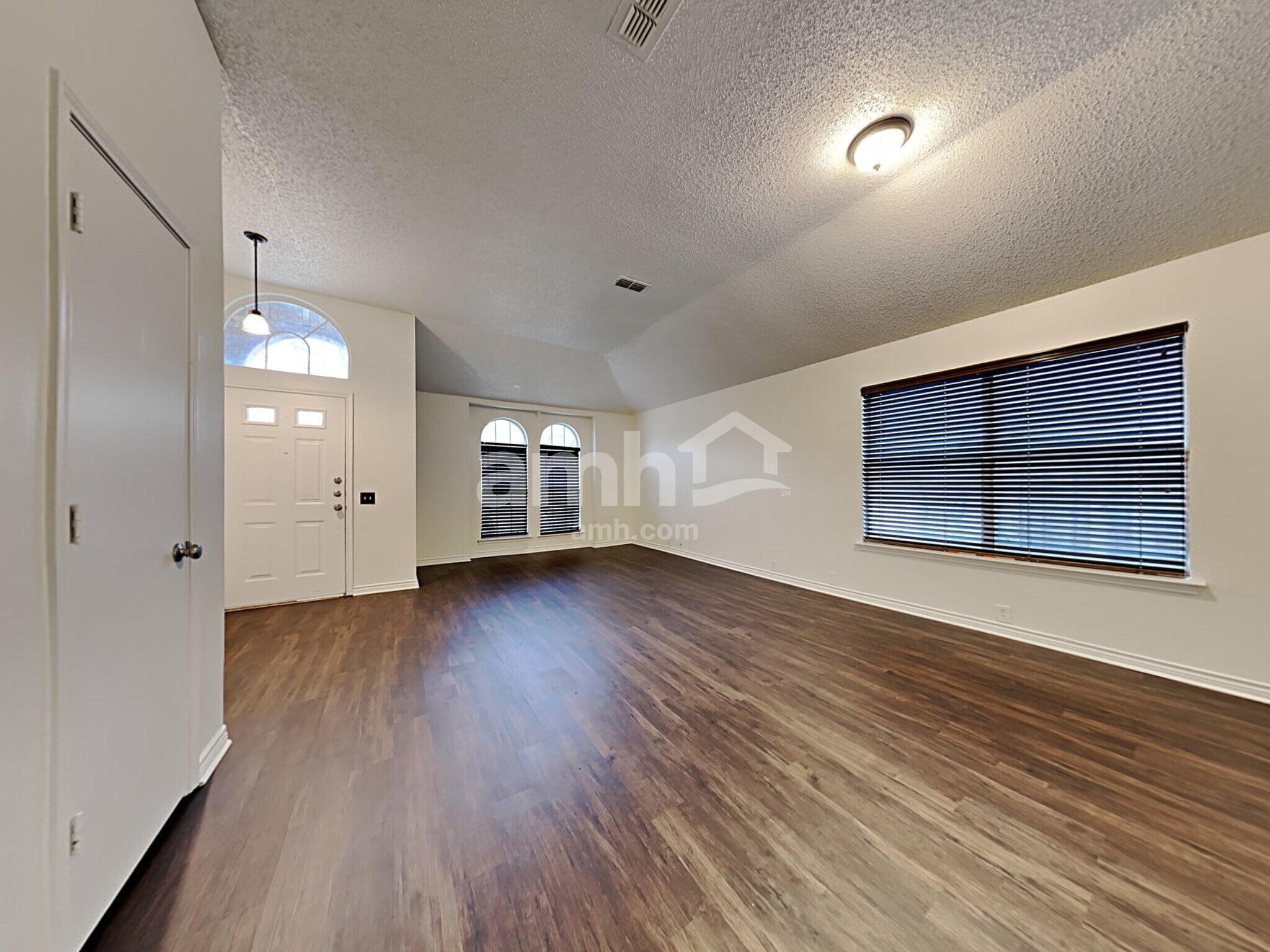 Building Photo - 933 Paddington Dr E