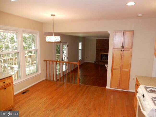 Building Photo - 7014 Maple Tree Ln